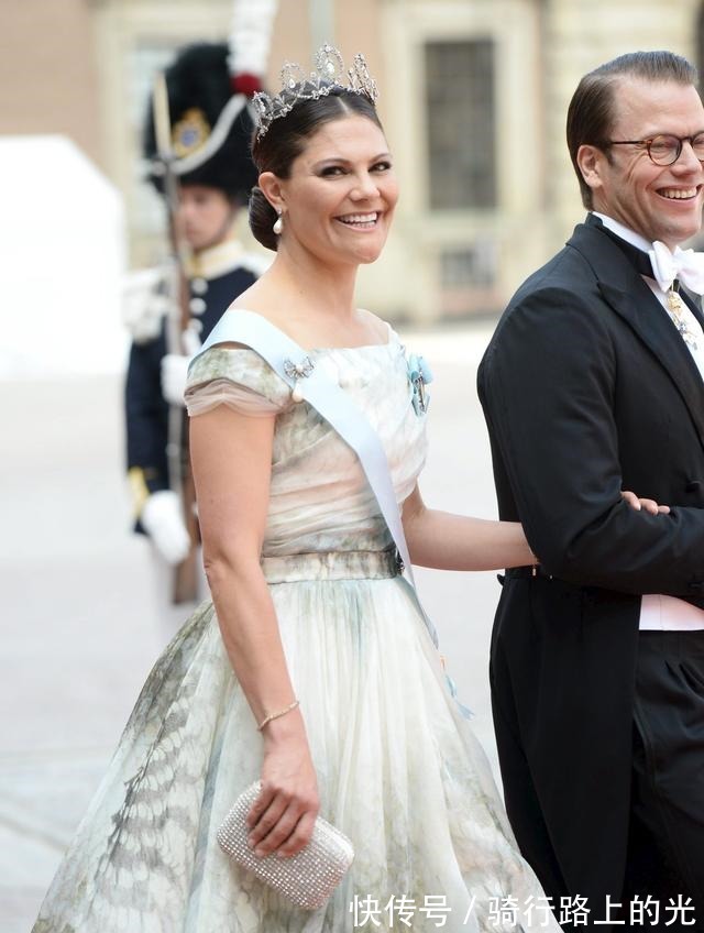 玛格丽塔 王室珠宝听说,钻石蝴蝶结胸针和珍珠更配哦