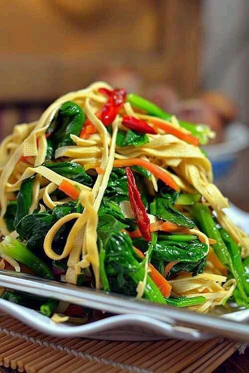  金针菇|精选美食：苦爪木耳、酱香豇豆、金针菇粉丝蒸虾、菠菜拌豆皮的做法