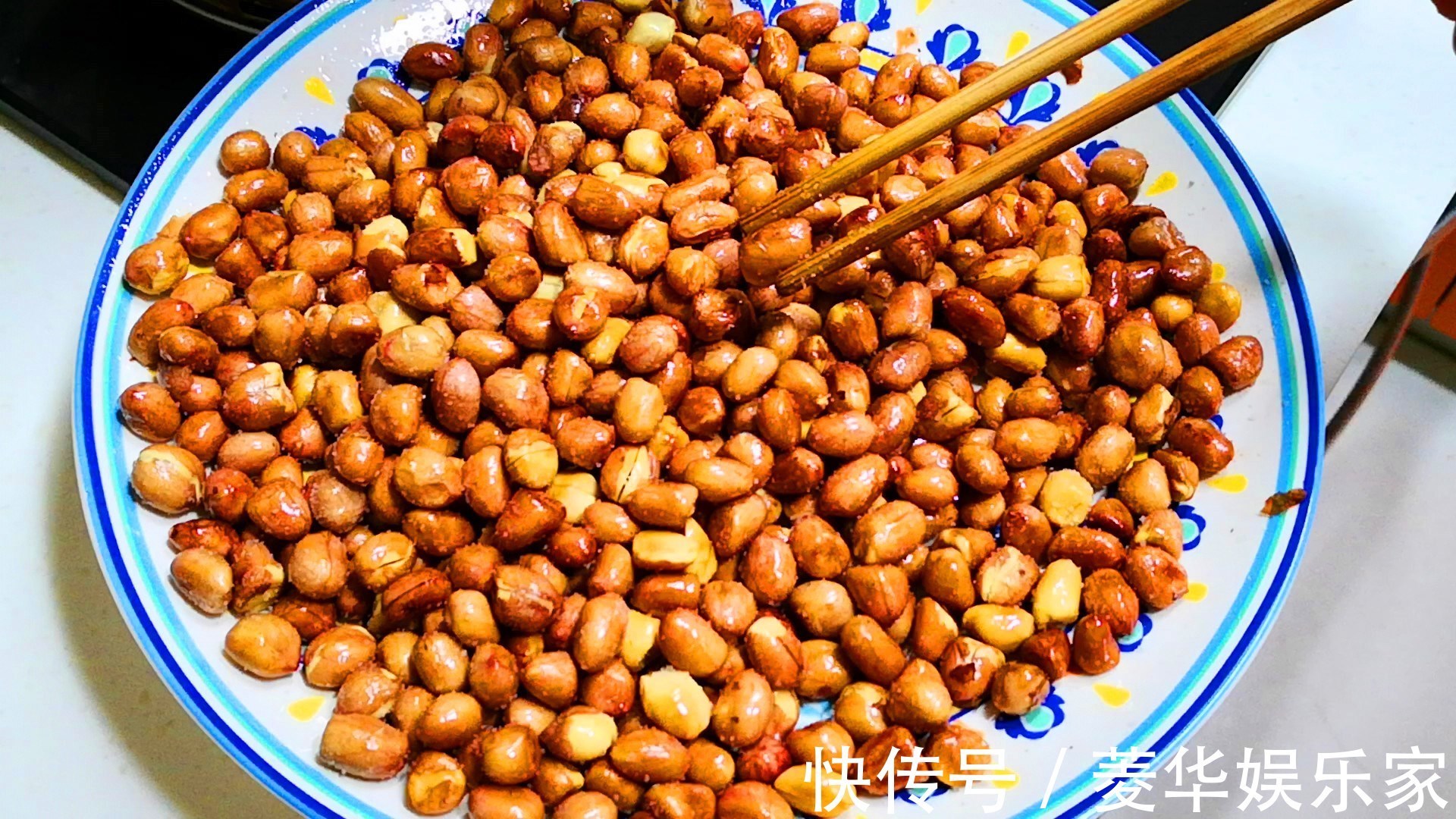 炒花生米时，最忌上锅就炒，很多人做错，难怪花生米不脆也不香