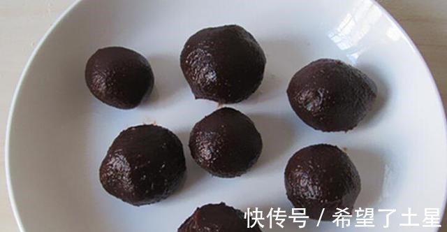 面团|中秋节快到了，教你自制月饼，不用烤箱，外酥里鲜，太香了！