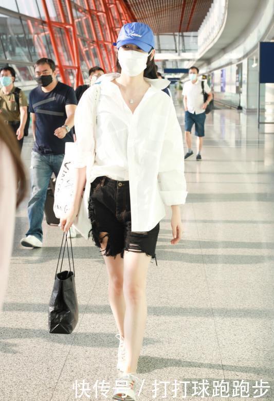 初秋衬衫穿不出新意试试这样搭,造型会更出众