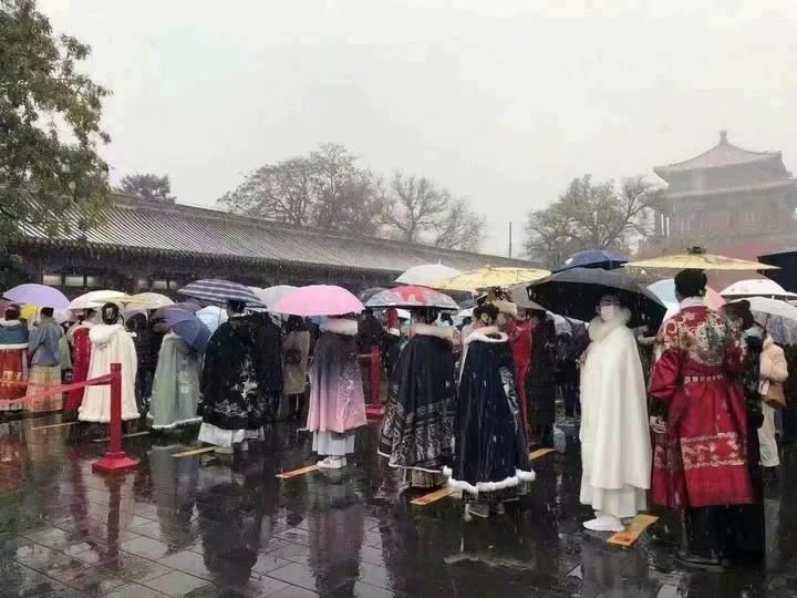 朋友圈|许多人已喜提初雪，我们在朋友圈看雪：希望这场瑞雪是一个新的开始