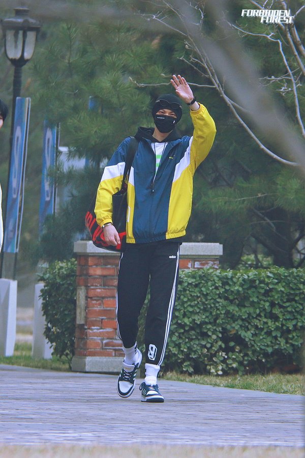 《青春有你》原来是这样带货的？大厂男孩成为行走的种草机！