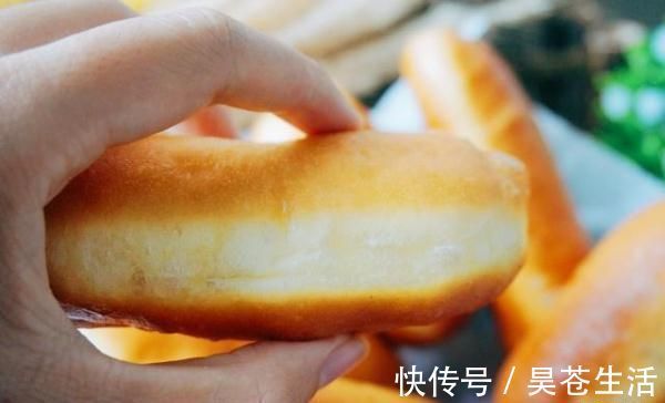 面粉别再蒸馒头了,不用一滴水,不用烤箱,在家做松软早餐面包