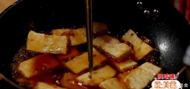 麻婆豆腐、炖豆腐通通靠边站,这样做豆腐才是最牛的!香!