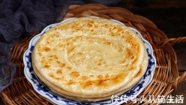 家常烙饼做法，外酥内软又筋道，比油条健康，学会可以出门摆摊了