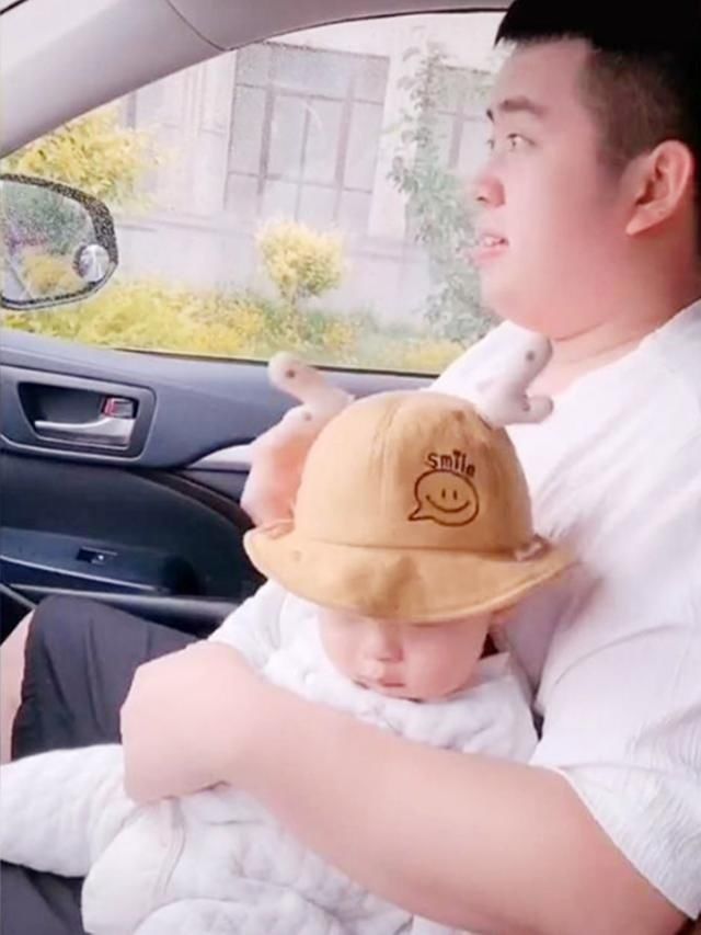 思维方式|当爸爸溜娃下雨时,“宝宝牌雨伞”就此诞生,宝妈看到彻底无语