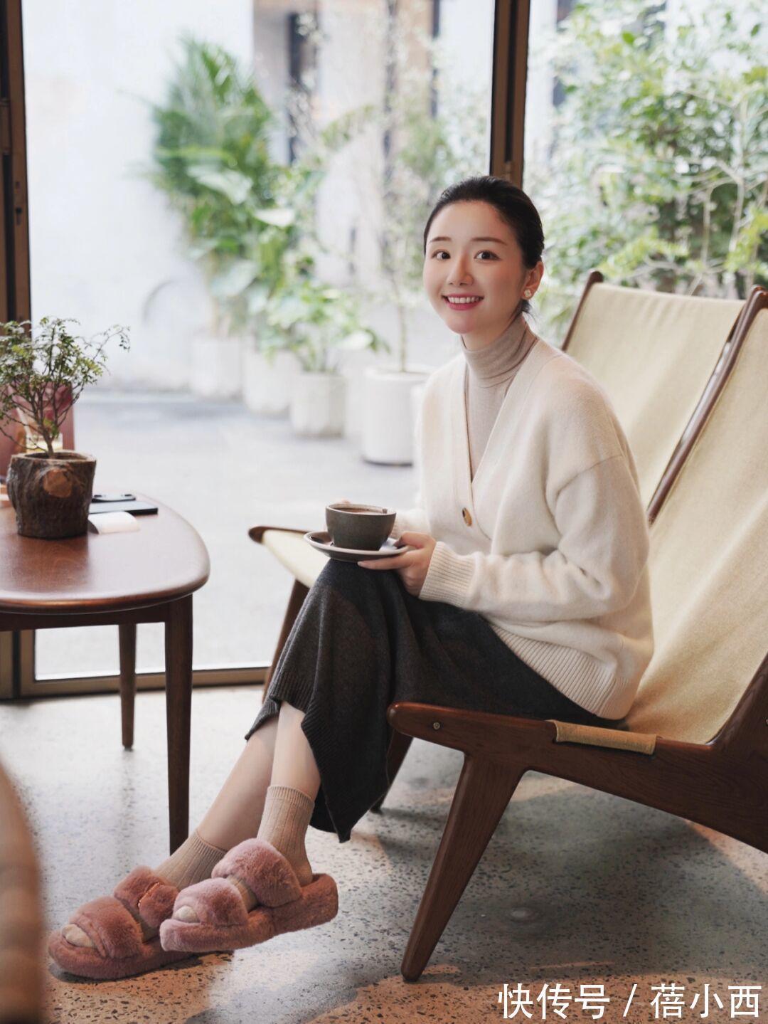 开衫 春天穿衣无需复杂,用“针织开衫”打造潮流感,出街绝对赚足眼球