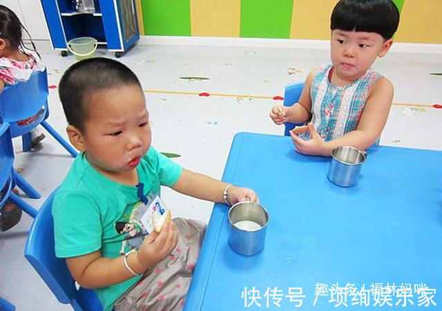 幼儿园|幼儿园集体订牛奶，没订的孩子被排挤知道原因后，宝妈气红脸
