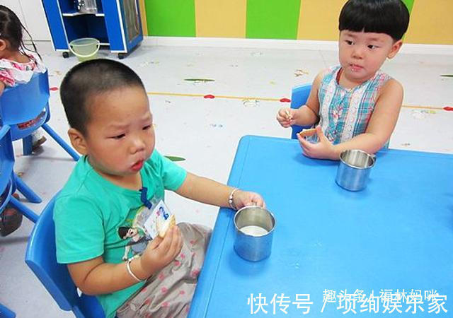 幼儿园|幼儿园集体订牛奶,没订的孩子被排挤知道原因后,宝妈气红脸