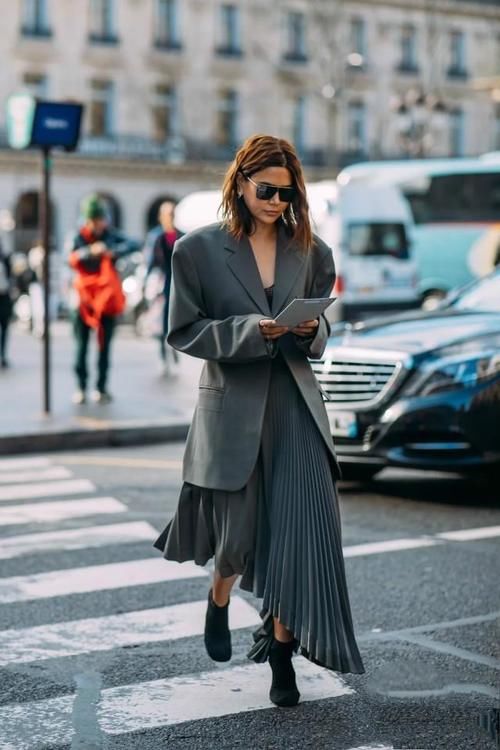 西装换一种穿法就很“潮里潮气”，试试这几种风格，春夏都够用了