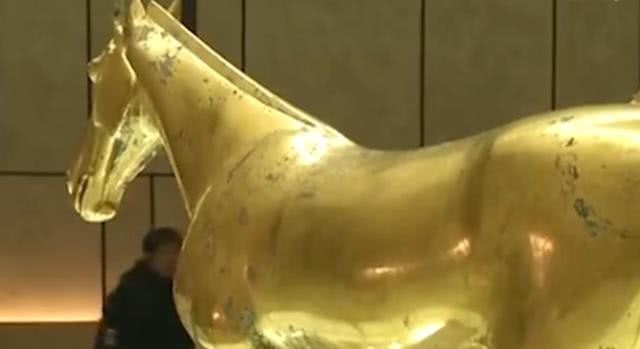 汉武帝|农民麦田挖出一匹鎏金马,并出土60多件珍宝,专家:汉武帝姐姐墓