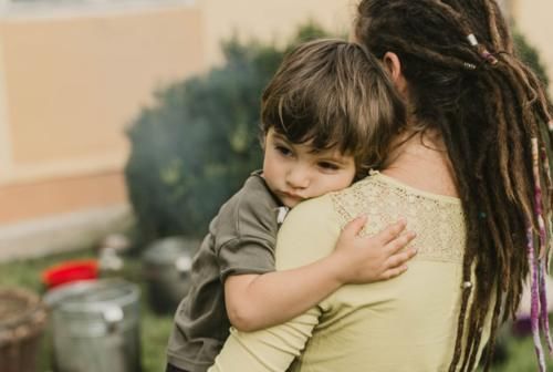 玩具|不给儿子买玩具就哭闹，妈妈的做法让全场称赞：这办法我咋没想到