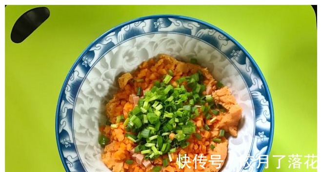 夏天|夏天红薯别烤着吃了，试试这做法，鲜美香软可口，连吃三个才过瘾！