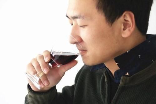 喝酒|得了高血压,是不是一口酒都不能喝?可能大多数人都不清楚