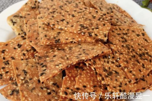 色拉油|不加黄油的饼干好吃吗自制芝麻薄脆，十分钟搞定一整盘！