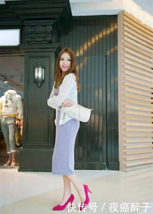 美女脚上搭配一双红色的尖头高跟鞋,走出一种亮丽的姿态