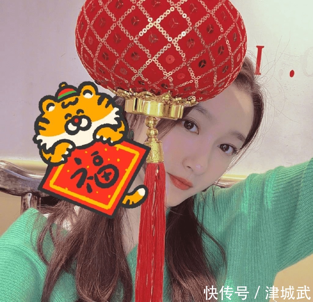 明星晒年夜饭：张艺兴丰盛，肖战下饭，于正太豪华，岳云鹏接地气