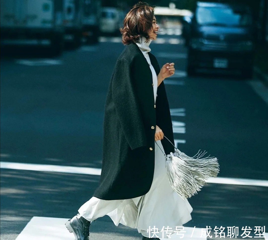 鞋子 为什么日本主妇喜欢“大衣+半裙”?看这组穿搭就知道,太优雅了