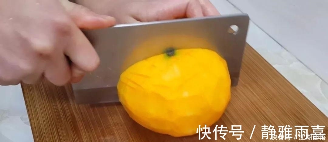 南瓜又出新吃法，不用油炸，比面包馒头做法简单，比南瓜饼还好吃