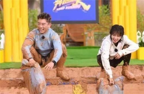 跑男九如山之行：蔡徐坤帶火木屋別墅木桶房，泥潭大戰(zhàn)代入感好強(qiáng)