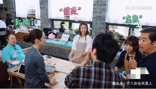 张铁林架子大全程坐着等吃不干活，对比张国立差距大