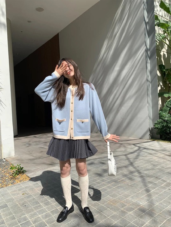 初春的温柔穿搭得这样穿!薄外套+奶油裙,真女人的时髦穿法