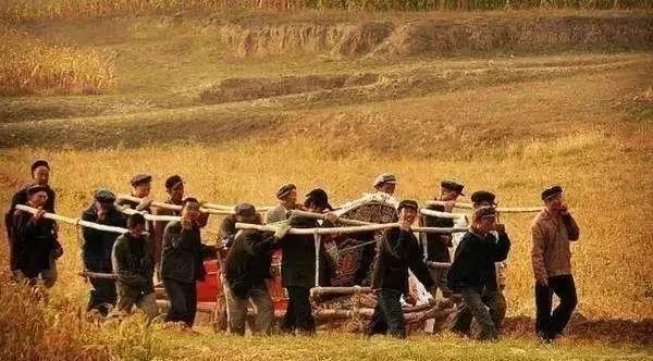 老祖宗常说“冷棺莫入村,热孝莫入门”,究竟啥意思