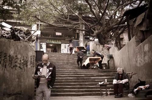 承载着老重庆记忆的十八梯，阔别5年即将重现，提前打卡感叹壮观