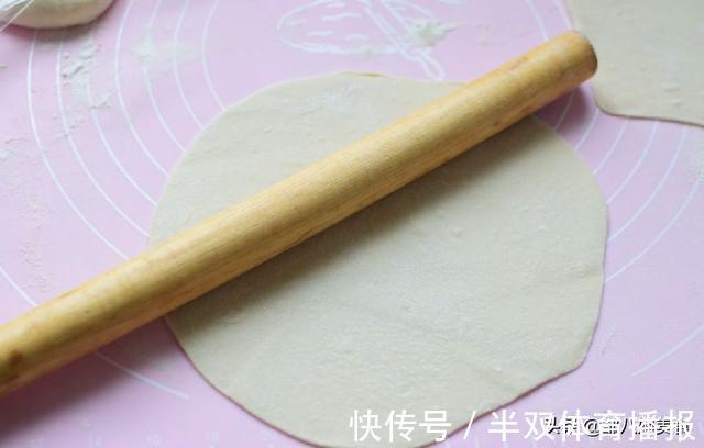 皮薄|韭菜盒子的新做法，比蒸包子简单，皮薄馅多，外皮柔软不硬，好吃