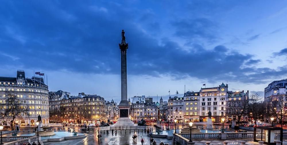 四合院|漫游伦敦:踏上皮卡吉里广场,看看那儿的瑟瑟细雨和灯火