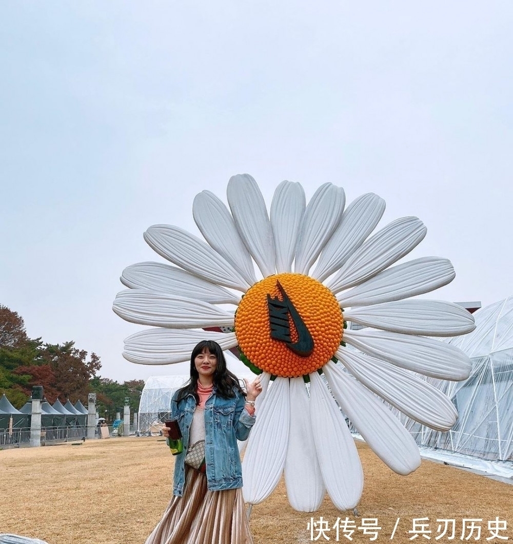 雏菊&首尔最新打卡点!GD亲自绘画、超大雏菊LOGO,怎么拍都是仙女等级