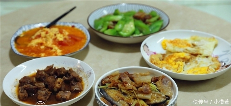 节后一家四口的晚餐，花钱很少吃得舒服，老少营养跟得上