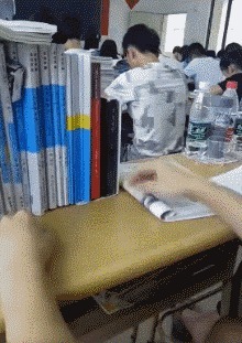 |搞笑GIF:超喜欢这类运动,虽然不刺激,但是超搞笑。