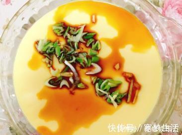 蒸蛋时,别直接上锅蒸!教你正确方法,鸡蛋嫩滑入味,好吃不腻!
