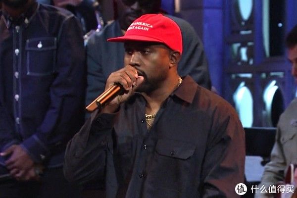 west|再次上身独特面罩，Kanye West的时尚影响力是否依旧？