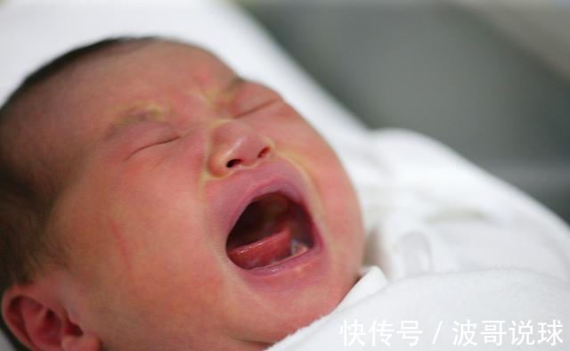 丽娅|新生儿在睡眠中笑不一定是做梦,了解2个原因,妈妈以后就踏实了