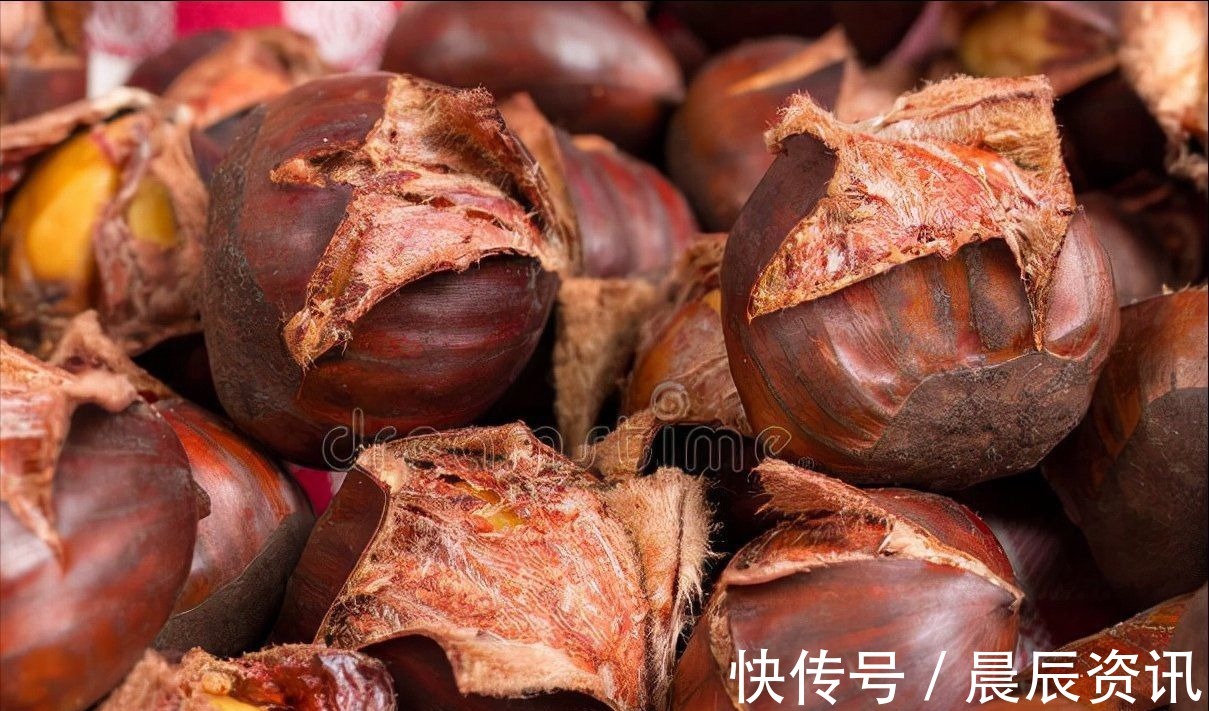 板栗好吃剥壳难，原来是用错了水，教你一招，去皮干净不伤手