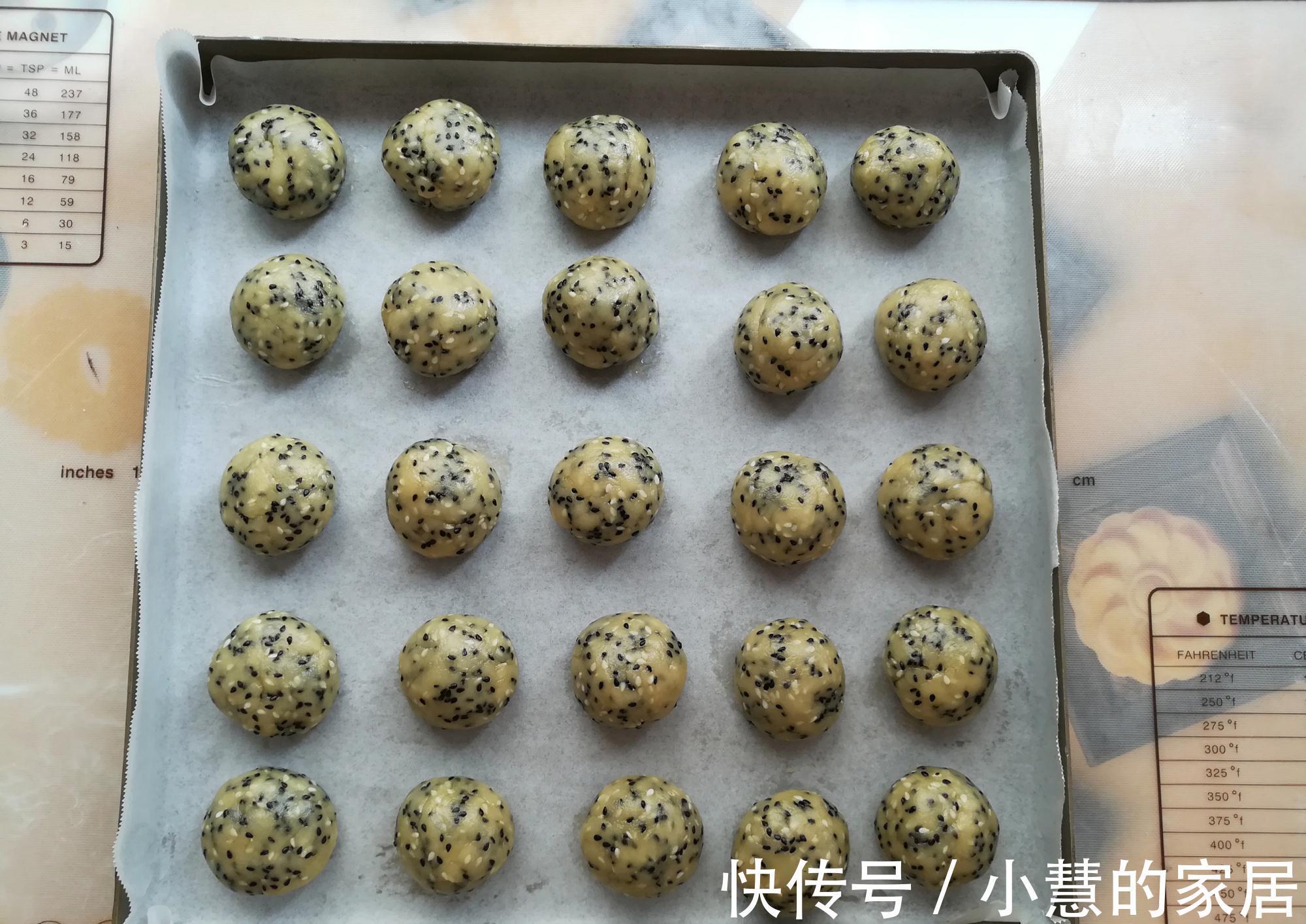 芝麻桃酥饼干|这饼干用玉米油就能做,无需打发,咬一口香酥掉渣,比月饼受欢迎