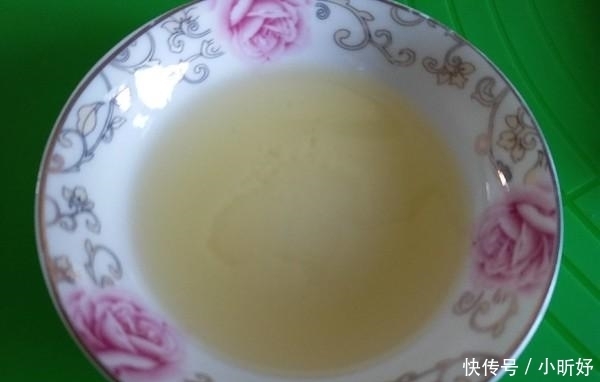 必不可少|中国姑娘在国外卖小吃,30元一份,1天卖500份,老外吃不腻