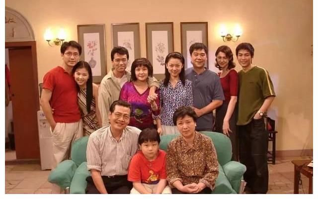 外来媳妇本地郎|珠江台《外来媳妇本地郎》剧中的街坊,他们夺走了康家的主角光环