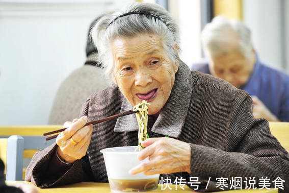 保健品|寿命长不靠多睡觉,也不靠保健品,而是坚持3件事,健康又长寿