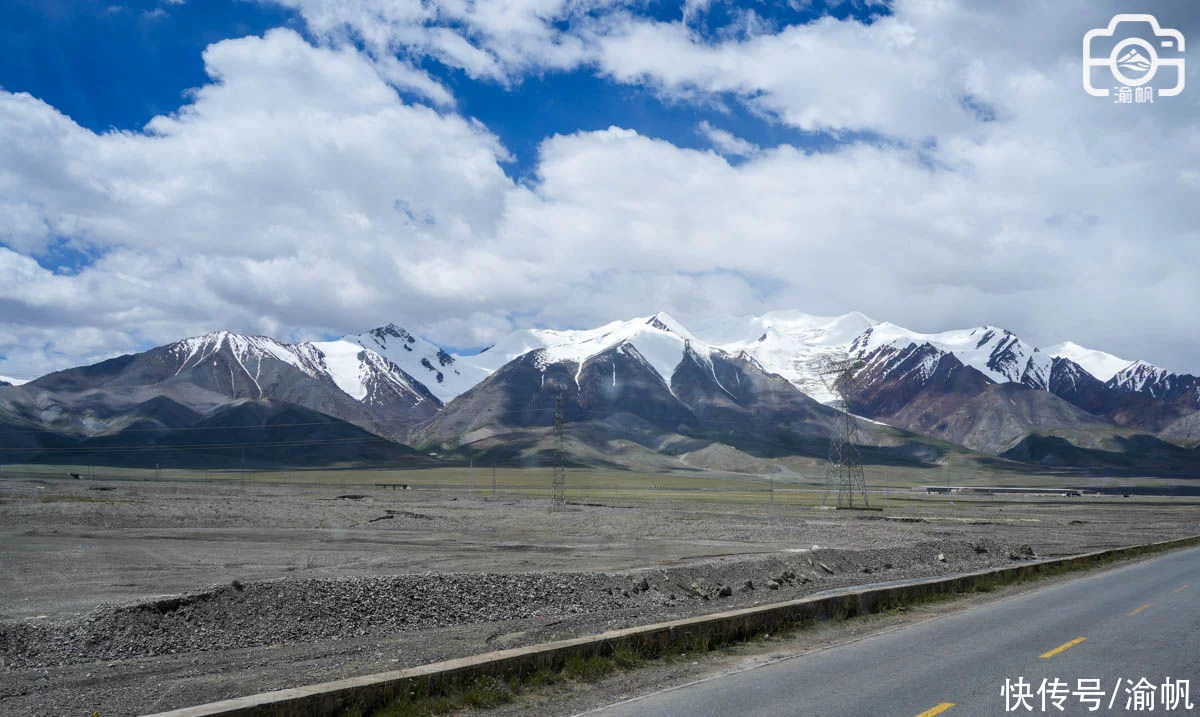 天下风物——《昆仑山北段最高峰的绝佳观景处，雪峰连绵美如画卷，免费对外开放》风光题照
