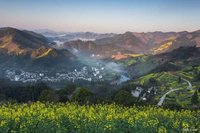 花季未了，＂黄色＂全汇总：从皖南到新疆，看那漫山遍野的油菜花