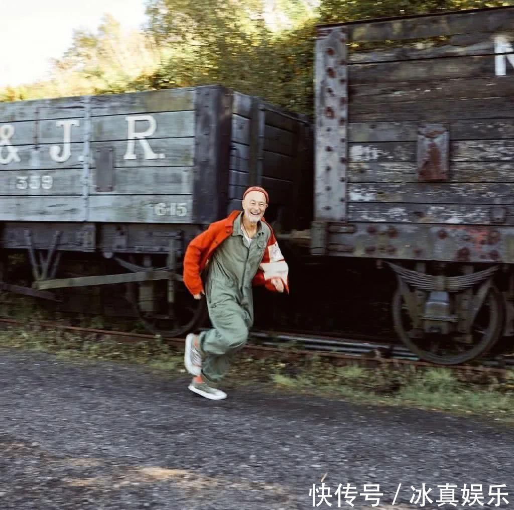 余文乐 爆款鞋王被嫌“不好穿”、“抄袭”,但也逃避不了真香定律