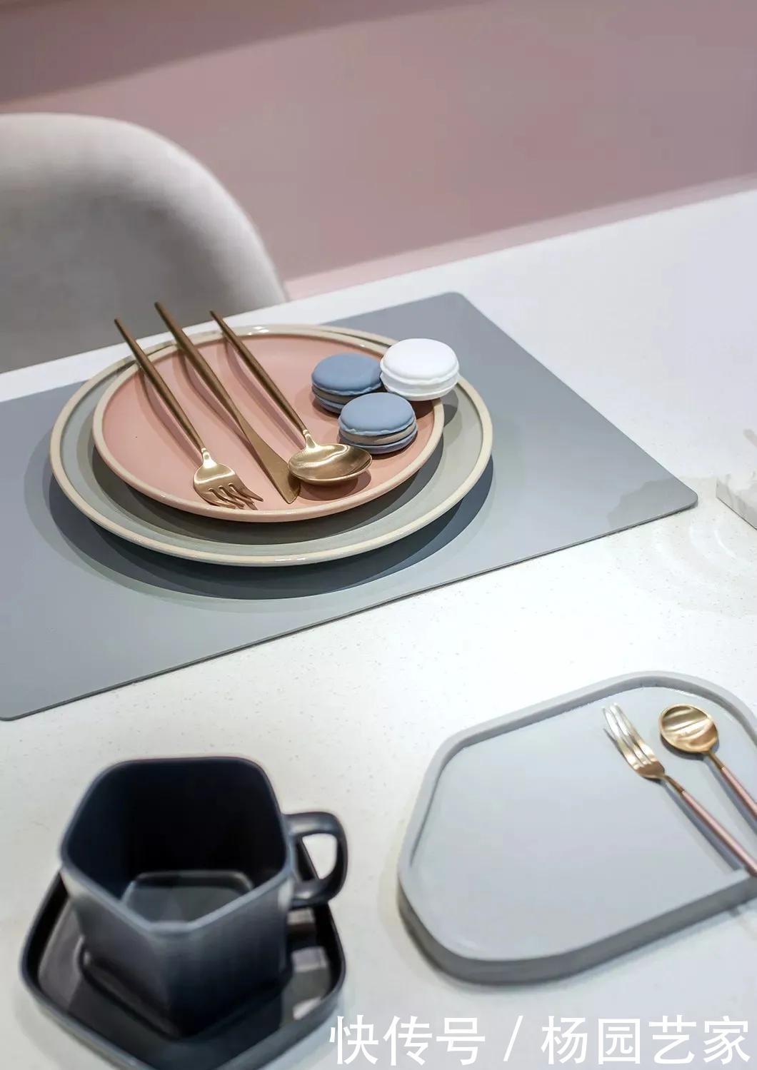 齐家栗子|89㎡现代轻奢风格新房装修,粉+蓝拼色背景墙惊艳!