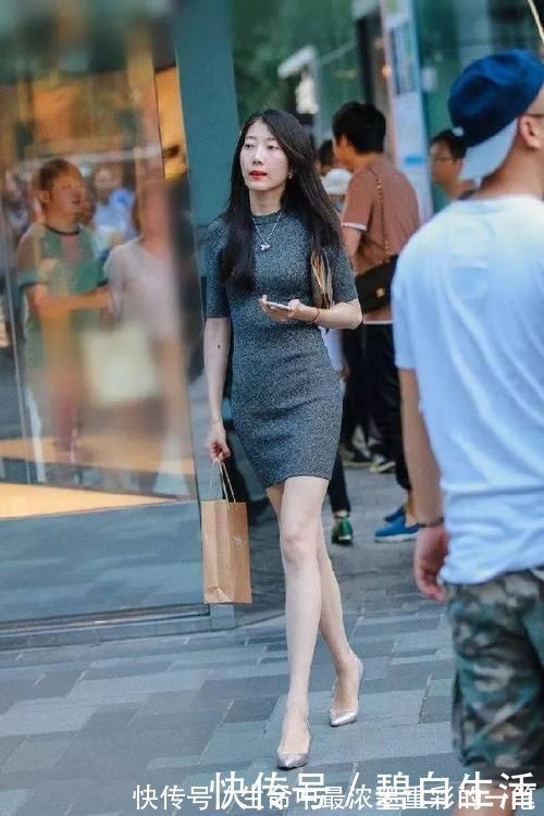 尖头|美女脚上搭配一双尖头高跟鞋，带有绑带的设计，看上去更加的优雅