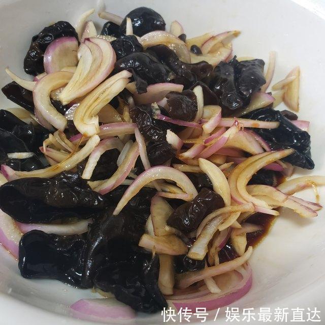 兰杏梅|洋葱拌黑木耳,健康营养,清爽不油腻