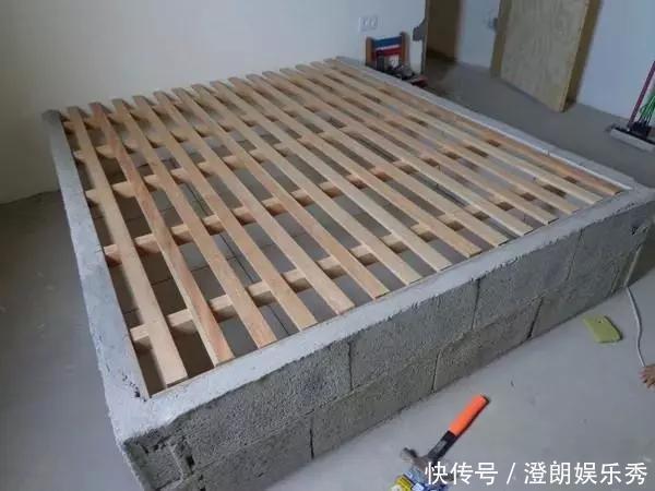 齐家奶茶|越来越多人不买床,自己动手用红砖砌床,效果完胜成品床