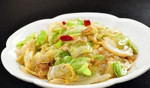 手撕包菜加上这个万能的调料汁，包菜更入味，清脆爽口，百吃不厌